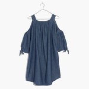 Size M Madewell bell sleeve chambray dress
